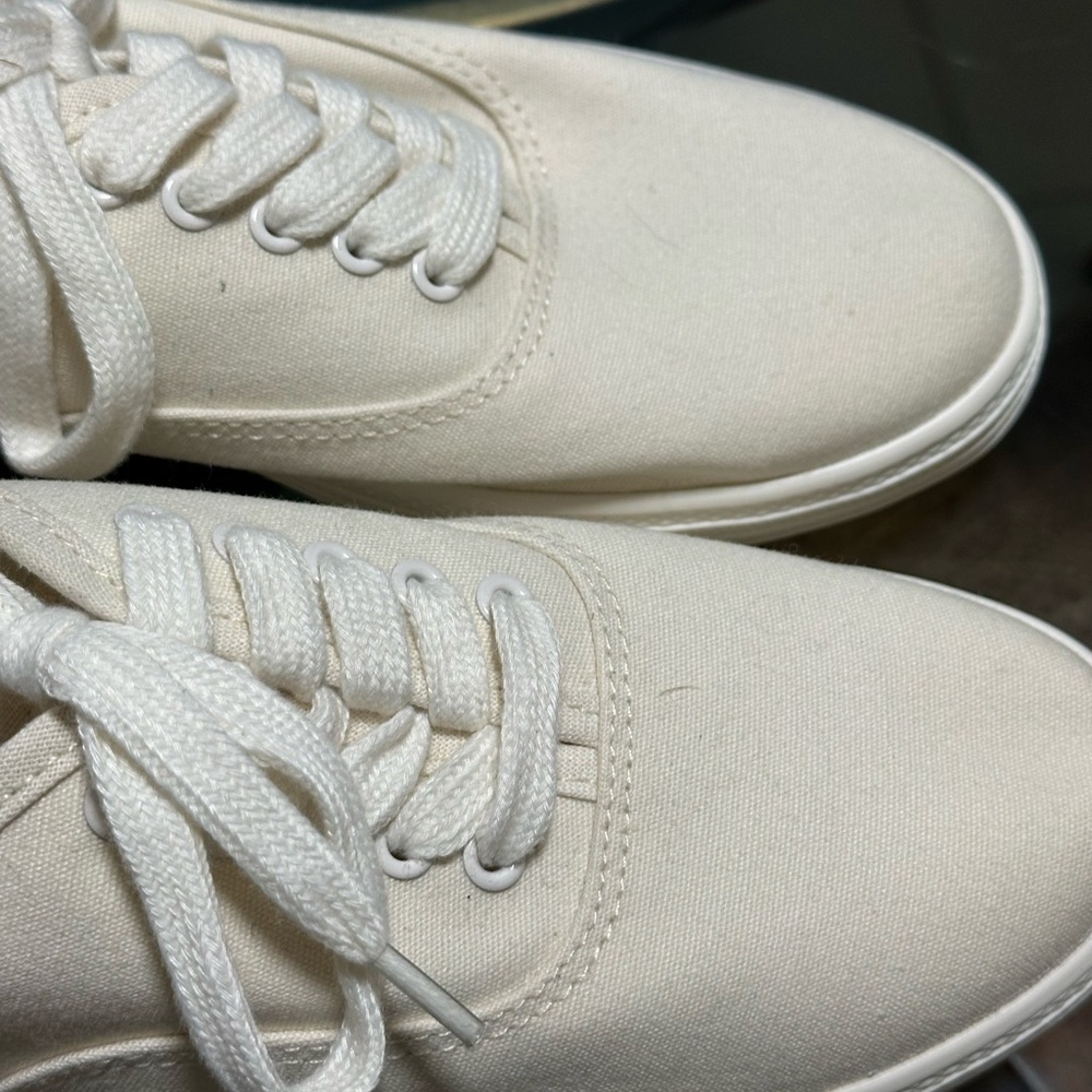 Universal Thread Women's Shoe Size 7 Off-White Canvas Lace Up Sneaker Never Worn - Picture 5 of 7
